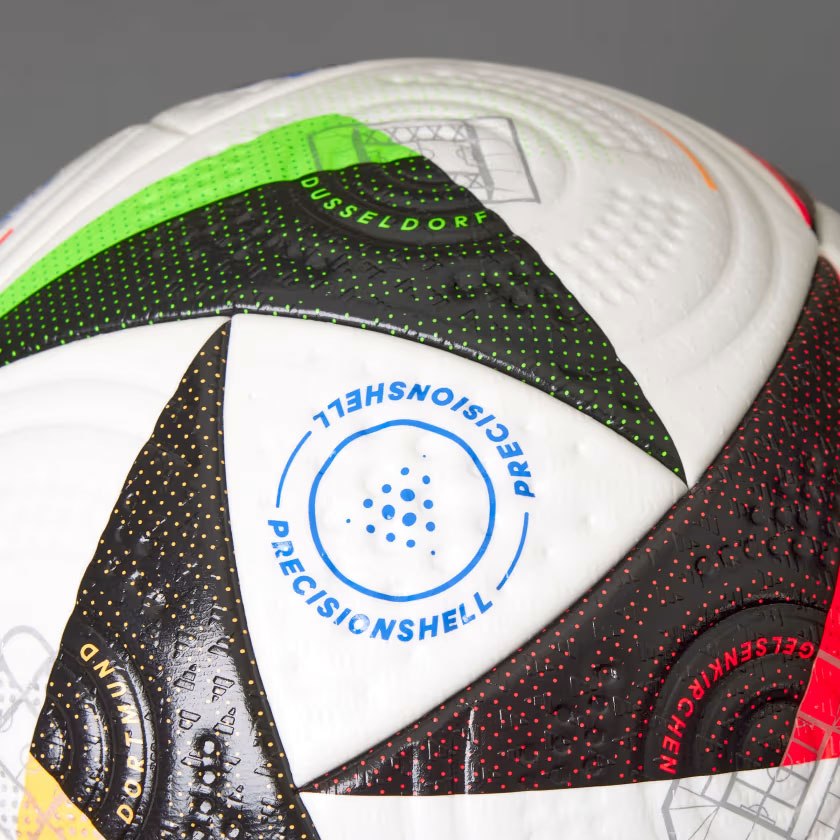 povrch míče pro EURO 2024 Fussballliebe